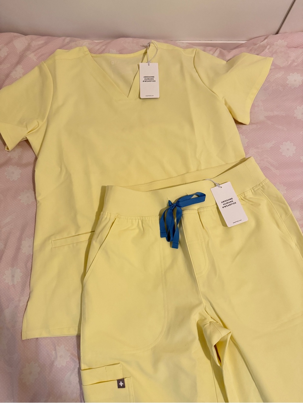 NWT Figs Sunlight Yellow Scrub Set Size Small Regular (Casma and Isabel Pants) - Picture 2 of 5